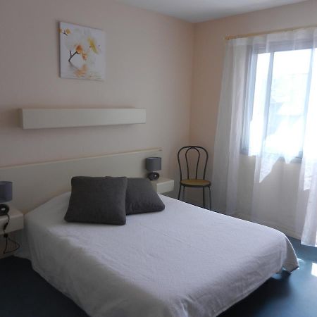 L'Arvor Hotel Guer Bagian luar foto