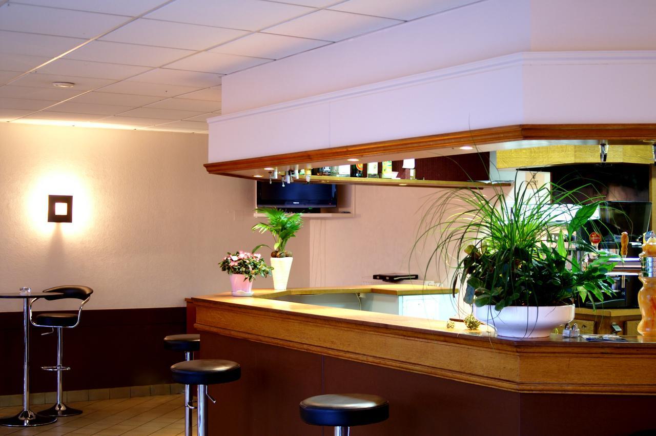 L'Arvor Hotel Guer Bagian luar foto