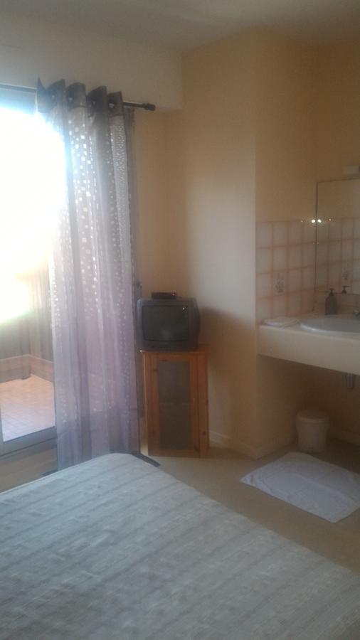 L'Arvor Hotel Guer Bagian luar foto